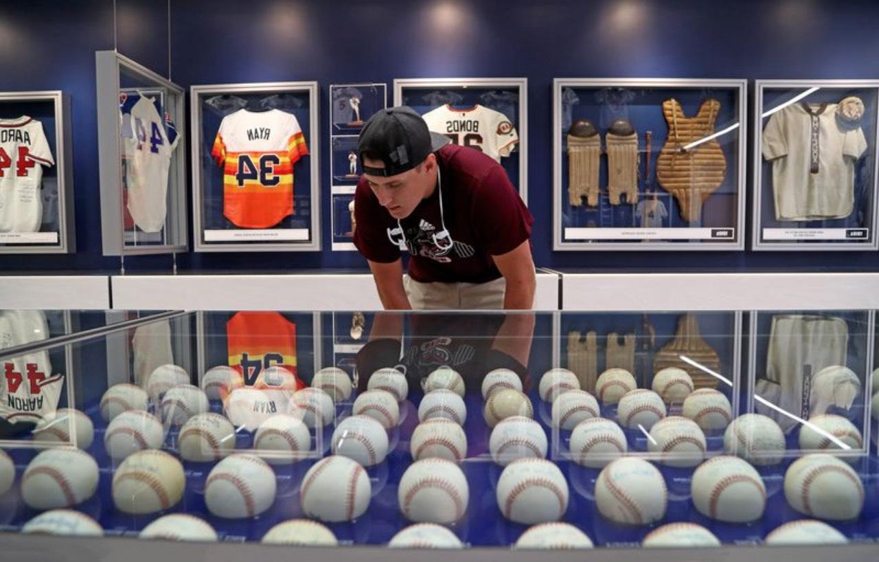 $10M sports memorabilia collection opens at Florida Atlantic University